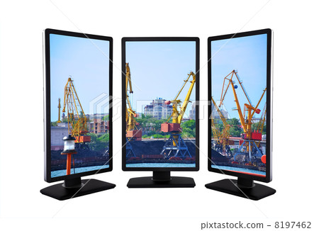 tower cranes in port 8197462