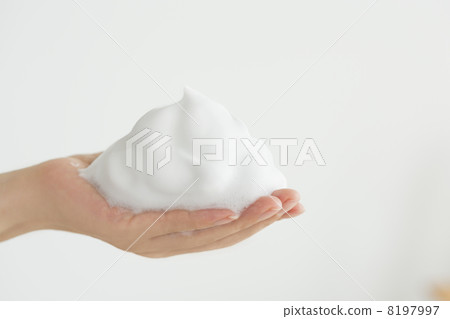 Facial cleansing foam 8197997