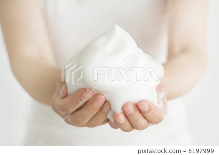 Facial cleansing foam 8197999