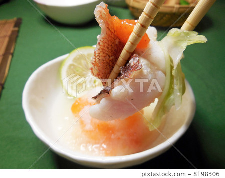 叮咬魚片 8198306