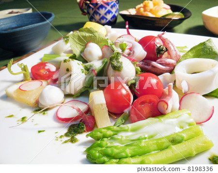 French salad 8198336
