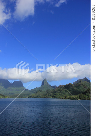 Opunov Bay on Moorea Island Opunov Bay on Moorea Island 8199265