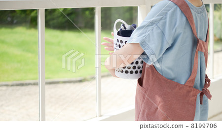 家庭主婦和洗衣店 8199706