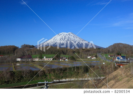 Mt. Yotei and former Niseko town Miyata Elementary School Mt. Yotei and former Niseko town Miyata Elementary School 8200534
