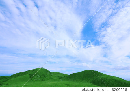Sky and grassland 6 8200918