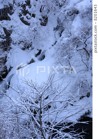 雪的河谷 8201643