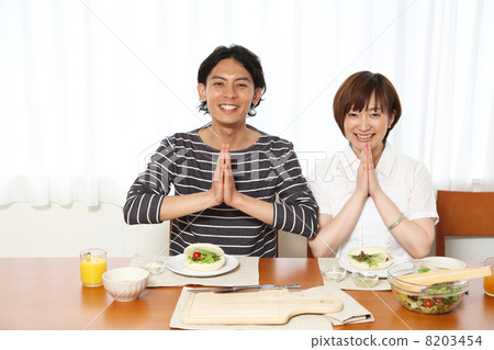 新婚夫婦早上 8203454