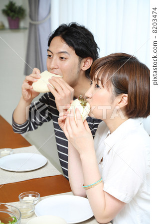 新婚夫婦早上 新婚夫婦早上 8203474