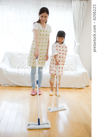 Cleaning with parent and child Cleaning with parent and child 8206223