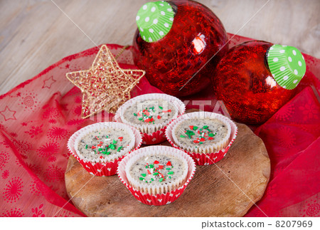 Christmas cookies and cream cheesecakes in muffin forms 8207969