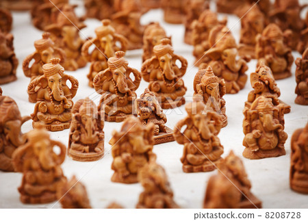Souvenir figures of gods in the Indian market Souvenir figures of gods in the Indian market 8208728