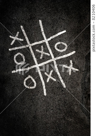 Noughts and Crosses game 8210406