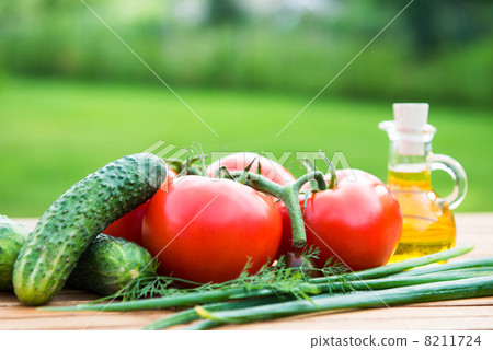 cucumber and tomatoes 8211724
