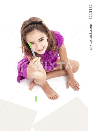 Girl making drawings 8215182