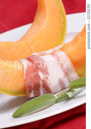 honeydew, honey melon with organic smoked bacon 8220230