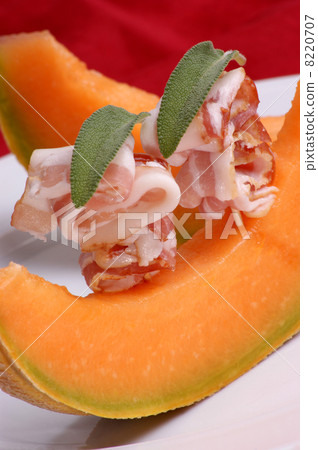 honeydew, honey melon with organic smoked bacon 8220707