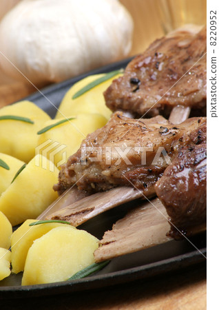 organic ribs and some organic rosemary potato 8220952