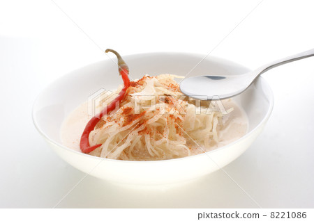 sauerkraut soup with paprika powder and red pepper 8221086