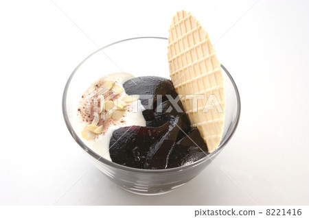 sweet organic elderberry jelly with cream and wafer 8221416