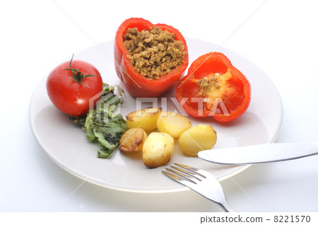Red mince filled paprika with organic potato 8221570