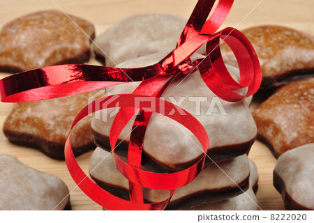 home made christmas cake and red ribbon 8222020