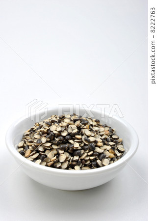 urid dall chilka, organic dry split beans 8222763