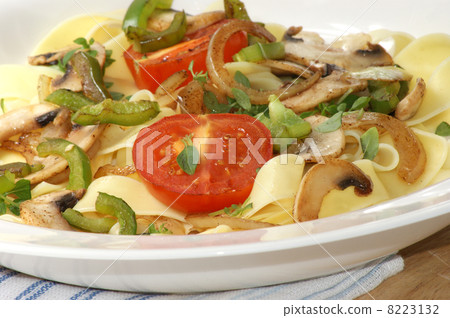 home made tagliatelle with organic tomato and mushroom 8223132