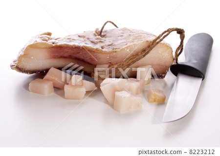 fat bacon cut into cubes and a kitchen knife 8223212