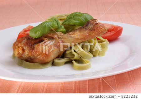 grilled chicken thigh on tagliatelle with basil 8223232