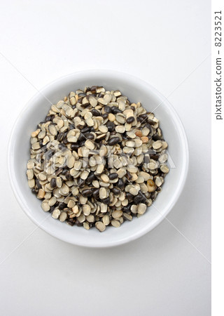 urid dall chilka, organic dry split beans 8223521