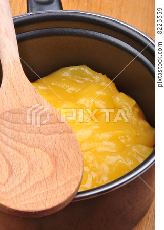some fresh home made organic lemon curd 8223559