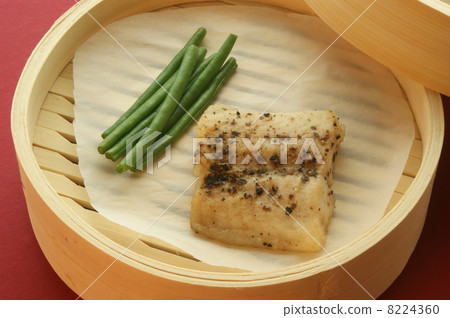 vietnamese river cobbler fillet in a bamboo steamer vietnamese river cobbler fillet in a bamboo steamer 8224360