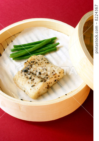 vietnamese river cobbler fillet in a bamboo steamer vietnamese river cobbler fillet in a bamboo steamer 8224367
