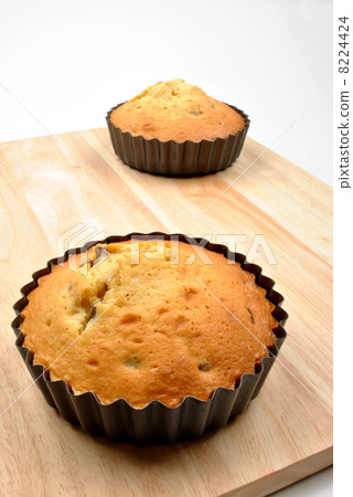 home made cake and a white background home made cake and a white background 8224424