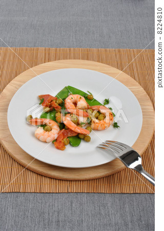 shrimps with mangetout pea and tomato shrimps with mangetout pea and tomato 8224810