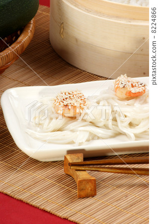 asian style grilled shrimps with organic noodle 8224866