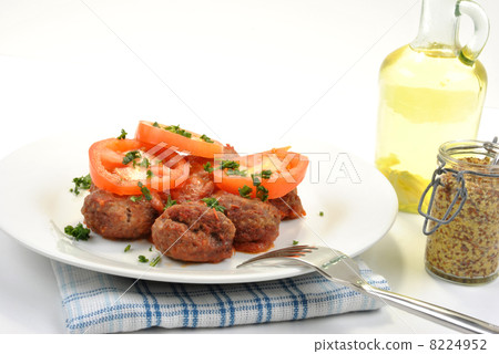 meatballs with organic tomato on a plate meatballs with organic tomato on a plate 8224952