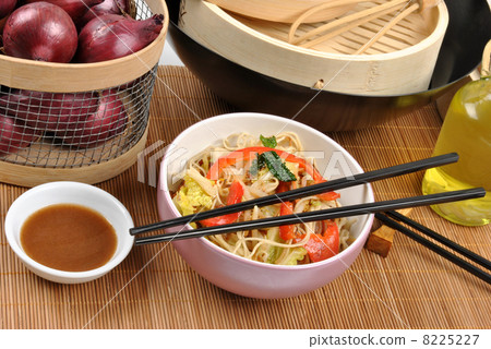 scrimp egg noodle with organic stir fry-圖庫照片 [8225227] - pix