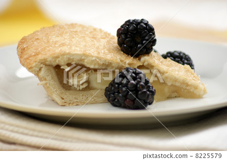 home made bramley apple pie with blackberries 8225579