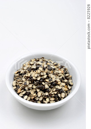 urid dall chilka, organic dry split beans 8225926