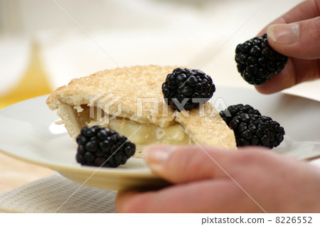 home made bramley apple pie with blackberries home made bramley apple pie with blackberries 8226552