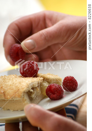 home made bramley apple pie with raspberries 8226638