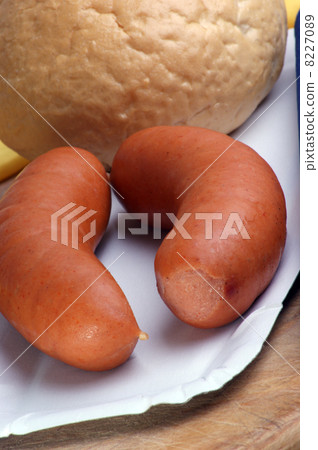 sausage, also known as knackwurst, on paper plate sausage, also known as knackwurst, on paper plate 8227089