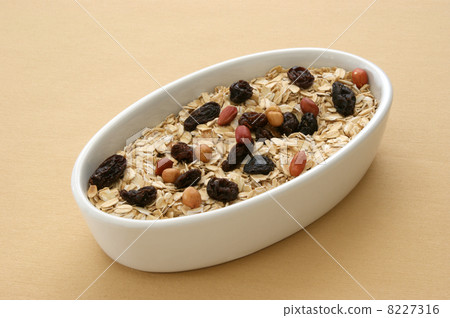 oatmeal is a good alternative for a healthy life oatmeal is a good alternative for a healthy life 8227316