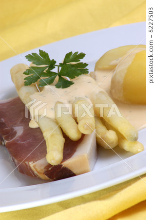 tender organic asparagus with sauce hollandaise on a plate 8227503