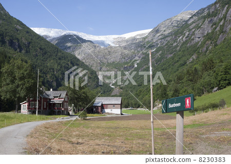 Signposting to Buarbreen glacier (Folgefonna National Park, Norw 8230383