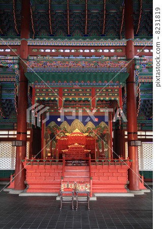 Konbukuro Konomi的寶座 8231819