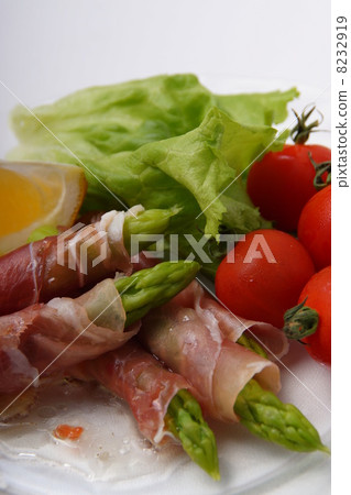 Raw ham and asparagus Raw ham and asparagus 8232919