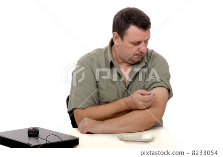 Man shoots intramuscular injection himself 8233054