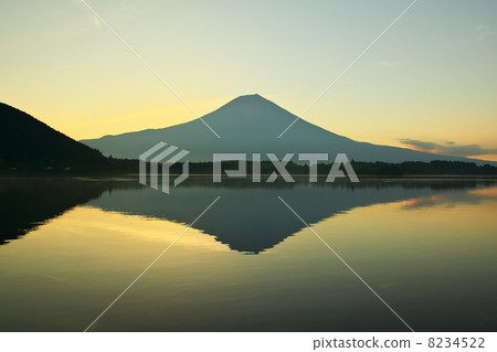 Morning upside down Fuji 8234522